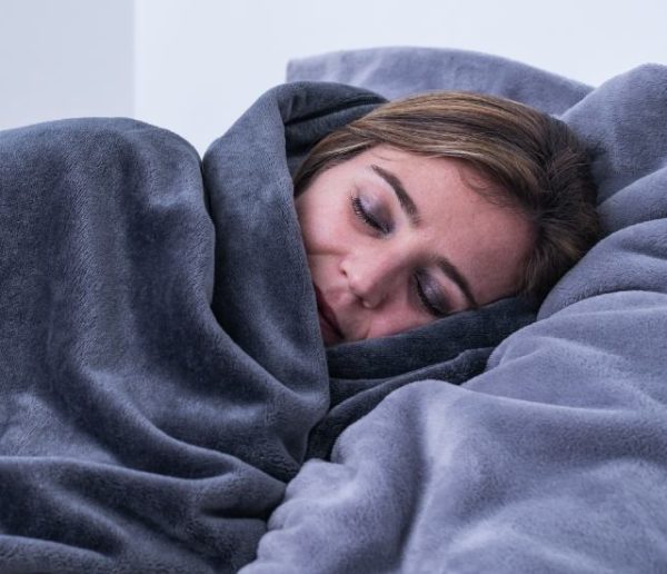 Les couvertures lestées qui aident à trouver le sommeil sont-elles vraiment magiques ?