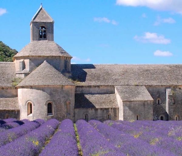 Stéphane Bern annonce les 18 premiers monuments sélectionnés pour le prochain loto du Patrimoine