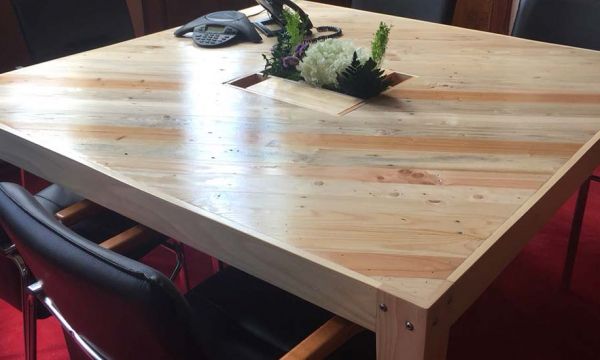 Upcycly revalorise les déchets en fabriquant du mobilier écolo pour les entreprises