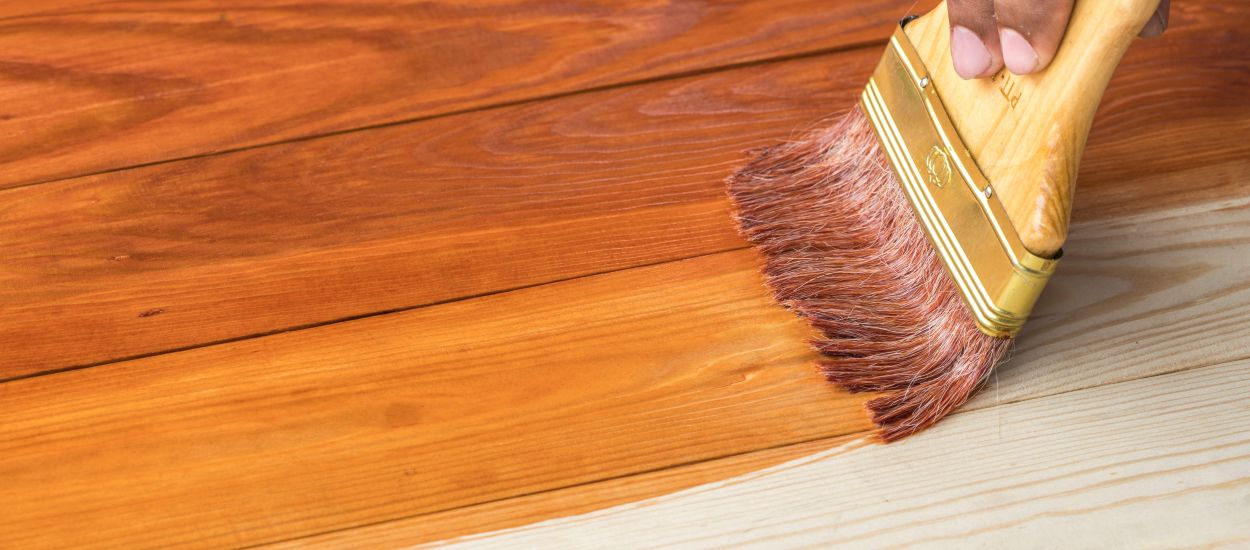 5 astuces écolo pour teindre votre bois et raviver sa couleur