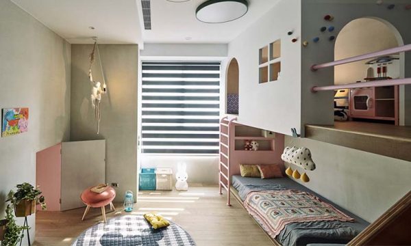 Derrière cette toute petite porte se cache une merveilleuse chambre d'enfant !