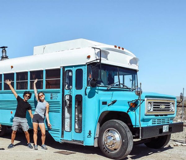 Meagan et Ben vivent sur les routes américaines à bord d'un ancien bus de prison