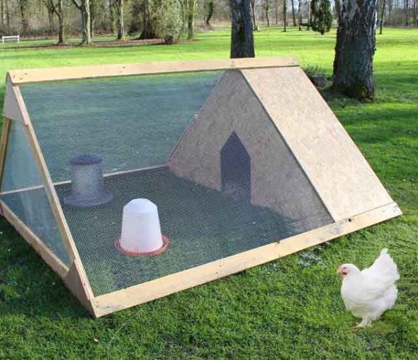 Tuto : Fabriquez un abri de nuit pour les poules à déplacer dans votre jardin