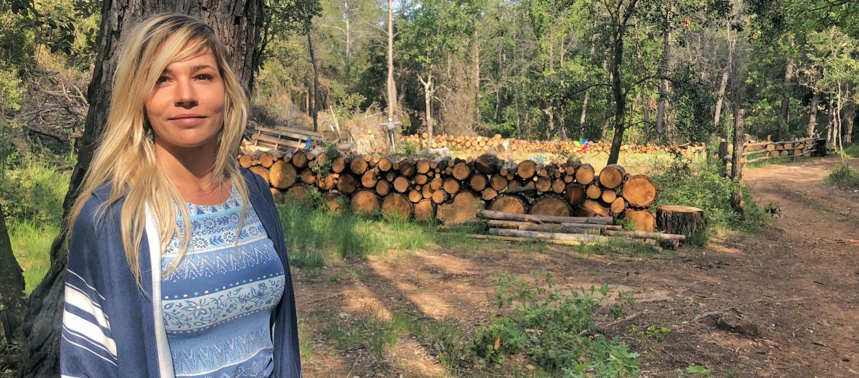 Alicia, 26 ans, vit dans la forêt toute l'année pour reprendre contact avec la nature