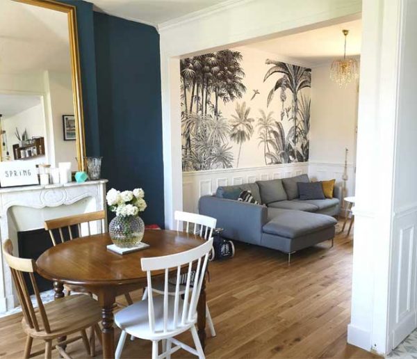 Rénovation d'une meulière avec déco rétro et papier peints