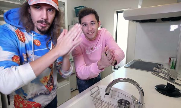 À quoi ressemble une cuisine japonaise ? Ils vous font visiter !