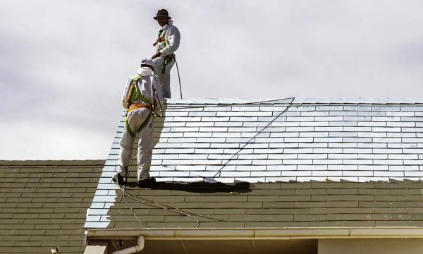 Devriez-vous repeindre le toit de votre maison en blanc pour avoir moins chaud ?