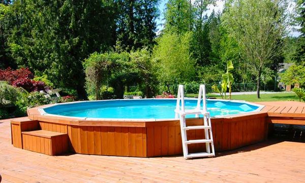Conseils de pros pour monter votre piscine en bois et en kit