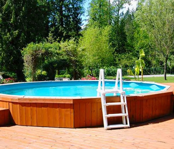 Conseils de pros pour monter votre piscine en bois et en kit