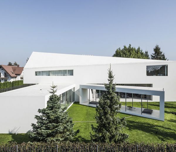 La terrasse de cette magnifique maison pivote pour suivre la course du soleil