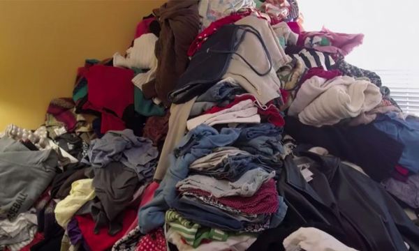 Les associations reçoivent-elles TROP de vêtements à cause de Marie Kondo ?