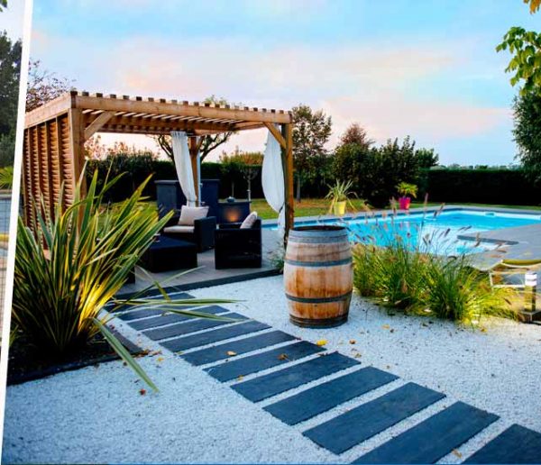 Avant / Après : Cette piscine un peu triste est devenue un vrai paradis avec sa pergola