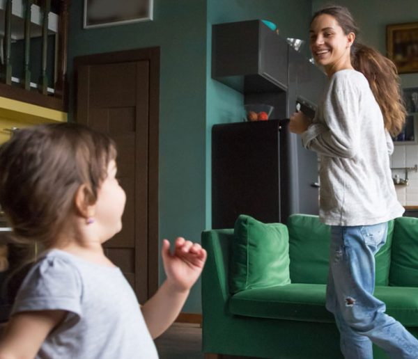 Chaque été, Céline accueille en famille un enfant qui ne peut pas partir en vacances