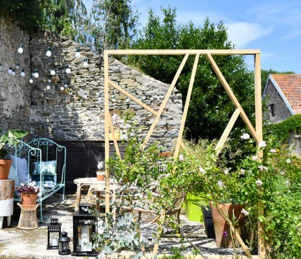 Tuto : réalisez un claustra design en bois dans votre jardin