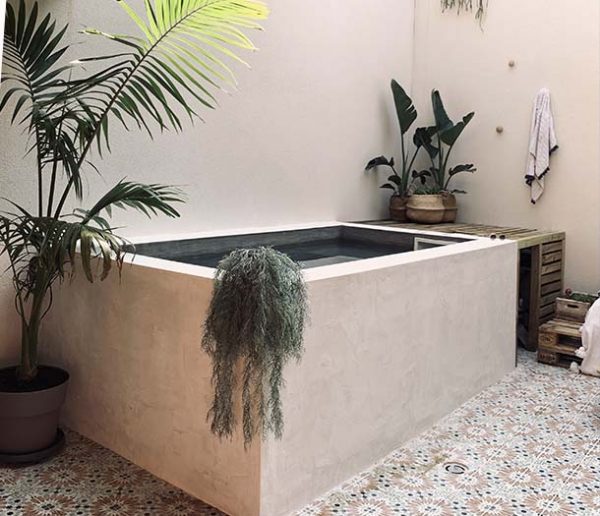 Auto-construction d'une piscine avec patio pas cher