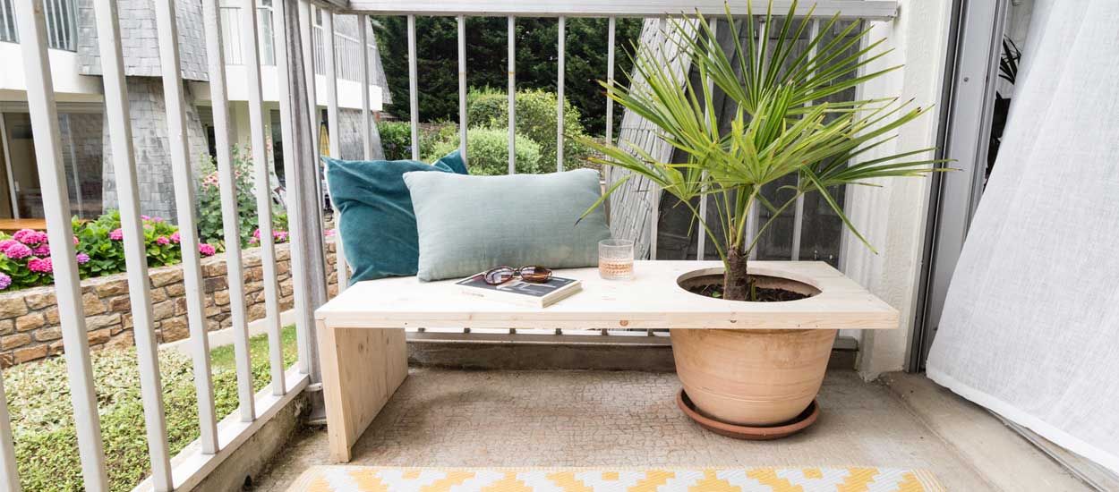 Tuto : Fabriquez un banc d'extérieur avec un pot intégré pour votre plante préférée