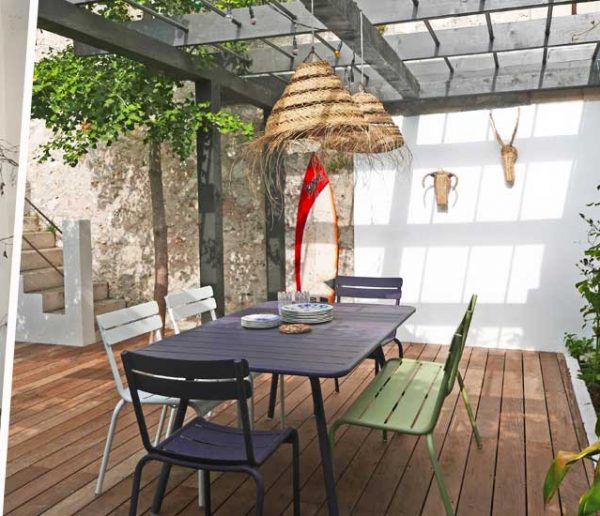 Avant / Après : Une nouvelle pergola pour ce jardin à admirer toute l'année