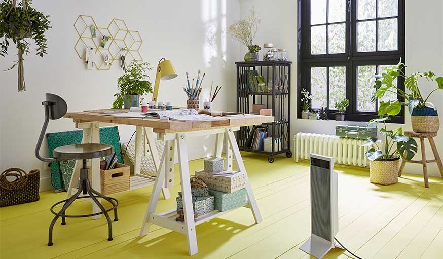 parquet jaune dans un bureau Castorama