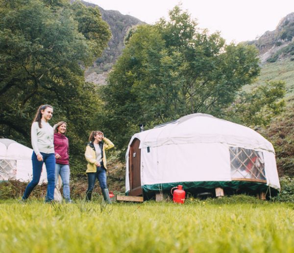 Vivre en yourte est-il vraiment compatible avec une vie de famille ?