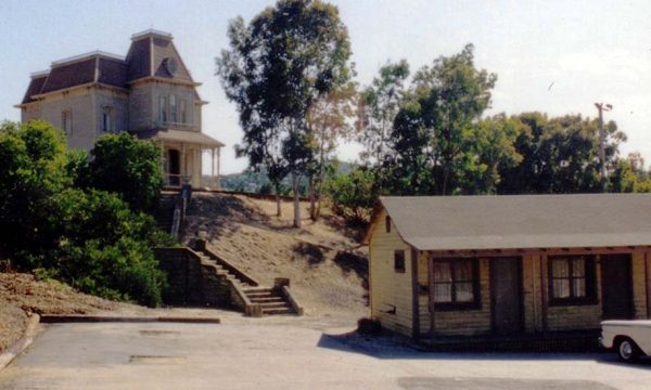 Allez-vous reconnaître ces maisons de films d'horreur célèbres ?