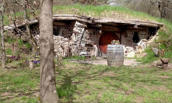 En Bourgogne, vivez comme des hobbits dans un village Seigneur des Anneaux !