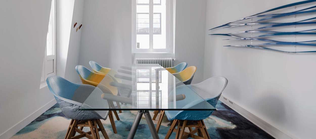 3 designers qui ont fait du vieux plastique recyclé des chaises design