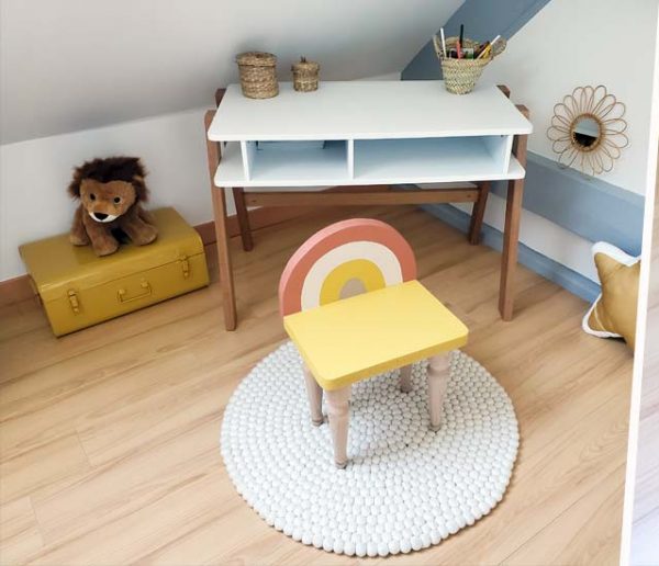 Tuto : Fabriquez une chaise arc-en-ciel pour enfant... avec des pieds de lit !