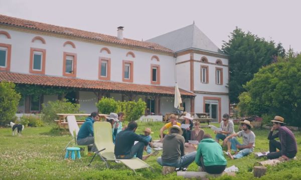 Ces trois écovillages français ont fait le choix de l'autonomie