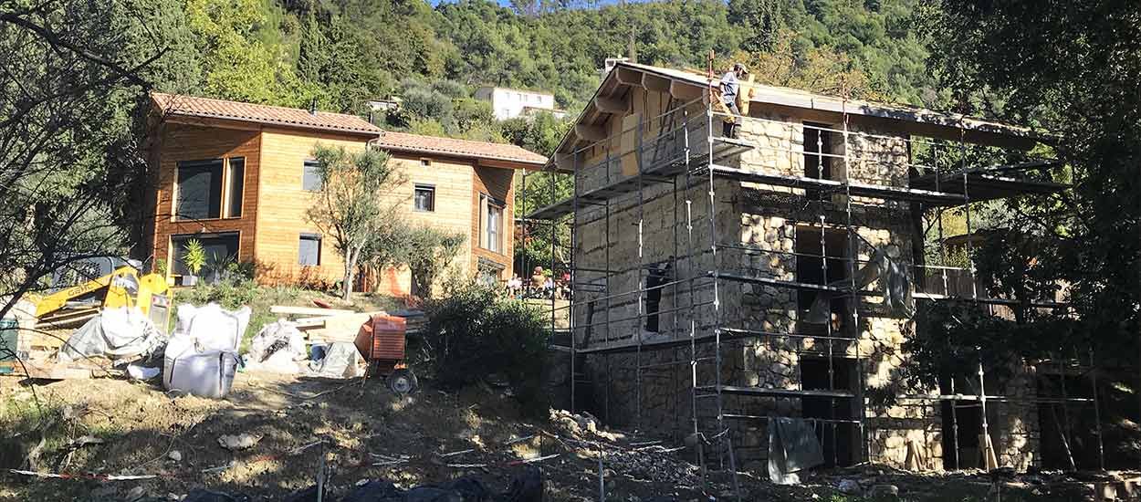 Ces maisons sont construites avec les terres de déblais récupérées sur place