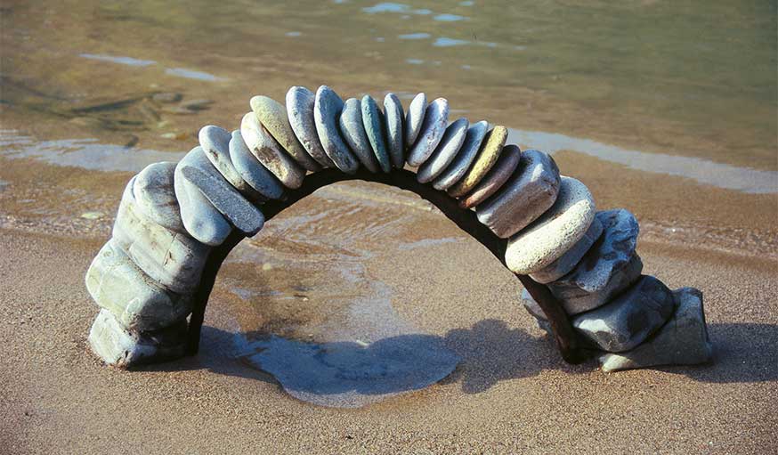 land art avec des pierres Andreas Güthler et Kathrin Lacher