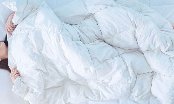 Cette couette régule la température pour bien dormir pendant la canicule