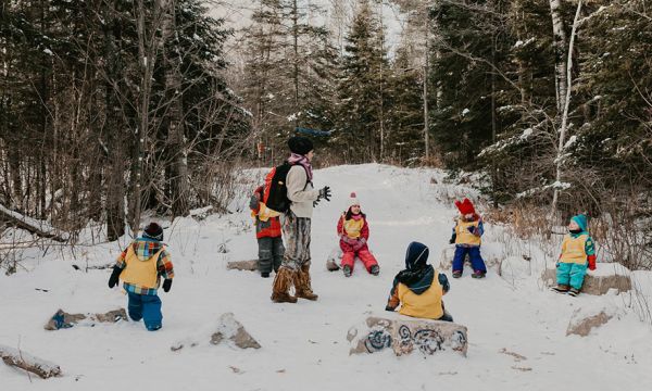 Garderie en plein air : et si votre enfant passait toutes ses journées dans la forêt ?