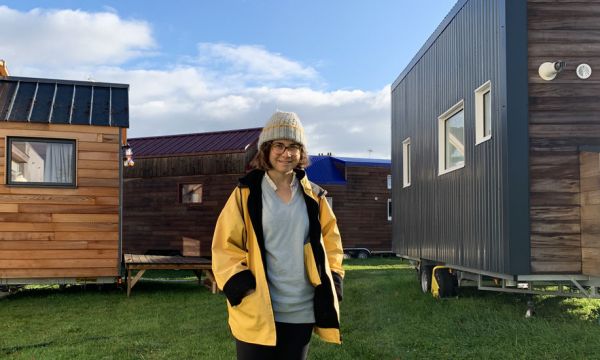 À 25 ans, Aurélie a créé le premier village de tiny houses en France