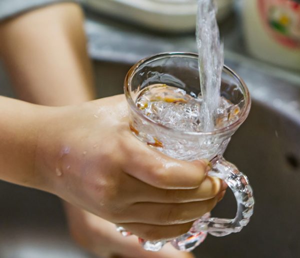 Récupérer l'eau de pluie pour la boire à la maison : bonne ou mauvaise idée ?