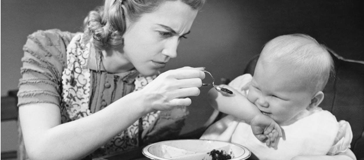 Voilà comment la télé présentait les mères de famille en 1957 !
