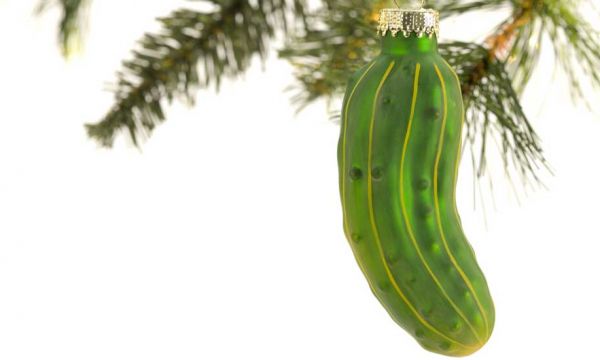 Drôle de tradition : pourquoi les Américains cachent-ils un cornichon dans leur sapin ?