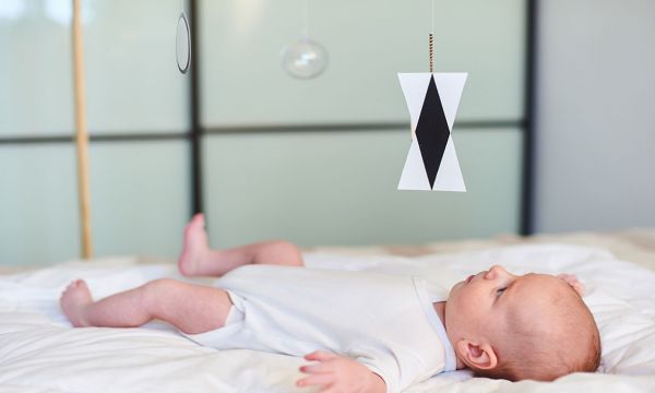 Montessori : quels mobiles choisir pour bébé ?