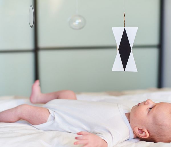 Montessori : quels mobiles choisir pour bébé ?