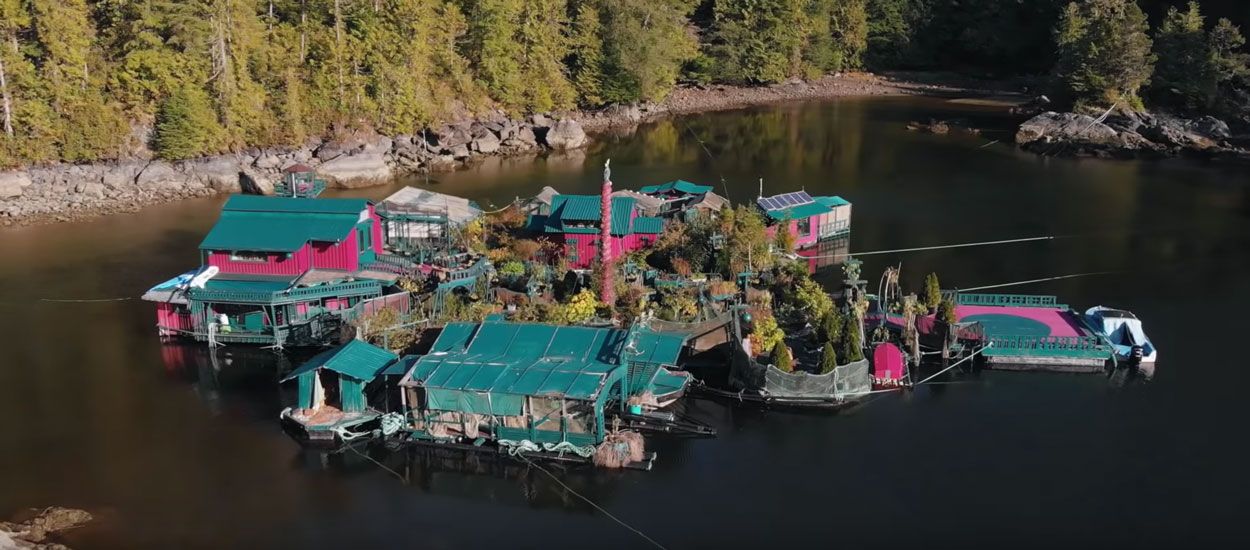 Ce couple de Canadiens a créé sa propre île et vit dessus depuis 27 ans