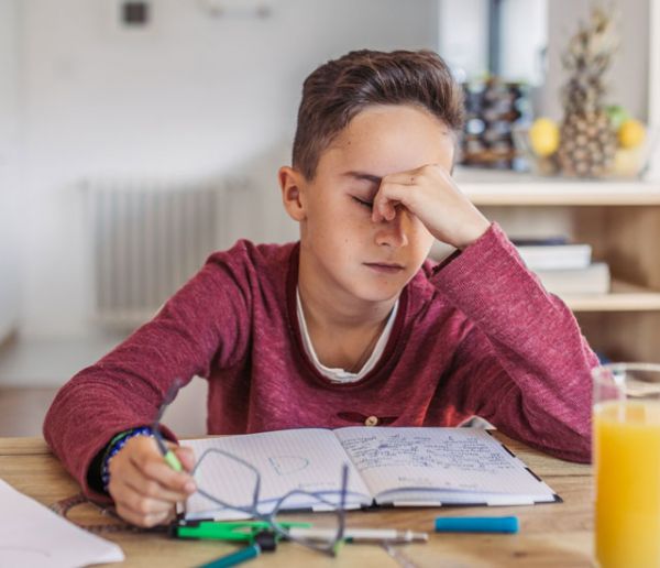 Les enfants (aussi) héritent de la charge mentale : nos exigences les épuisent !
