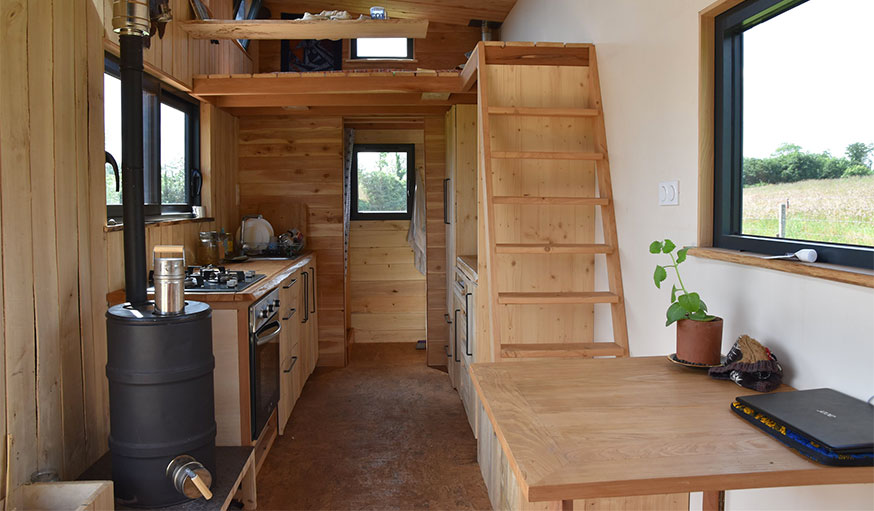 intérieur de la tiny house low-tech