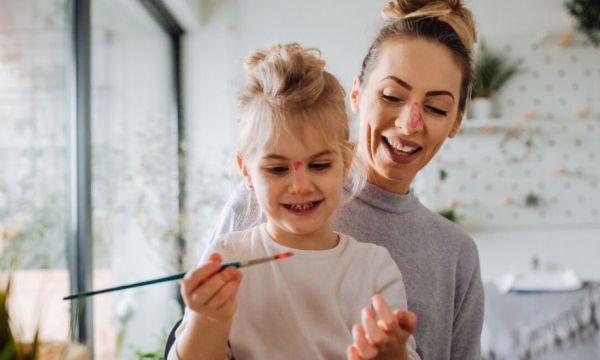 Enfants : 7 activités à faire à la maison avec les moyens du bord