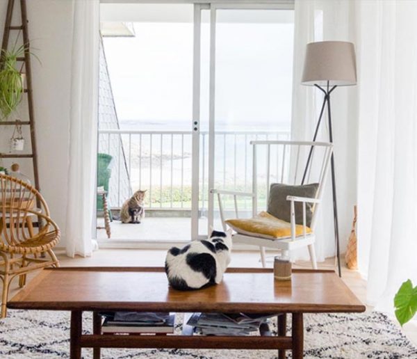 Avant / Après : une déco tout en légèreté dans cet appartement avec vue sur la mer