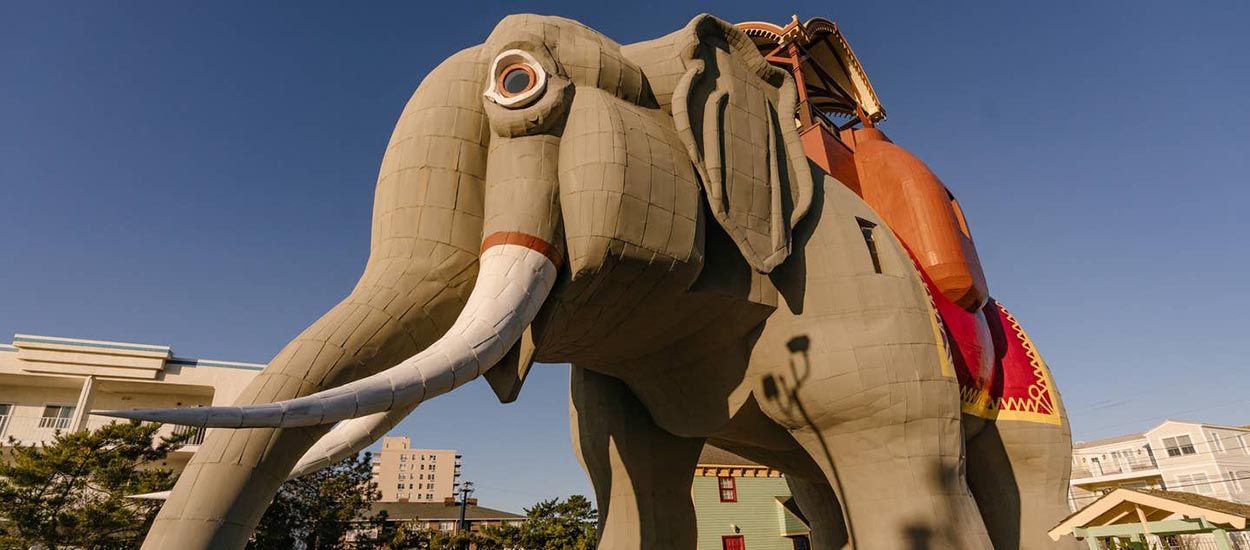 Cet éléphant géant en bois ouvre ses portes pour quelques nuits sur Airbnb