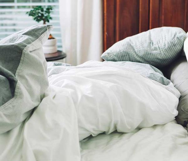 Comment enfiler une housse de couette sans tout casser ? 4 techniques infaillibles