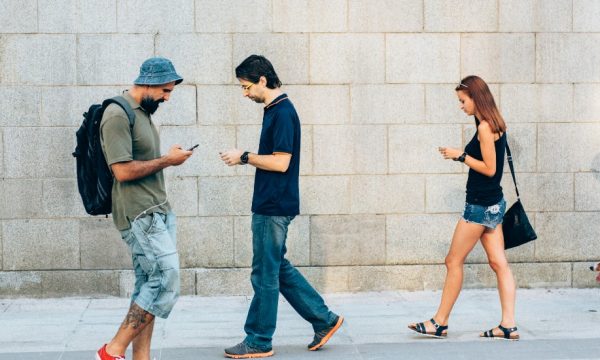 Le design social veut rendre le sourire aux gens dans la rue et les transports