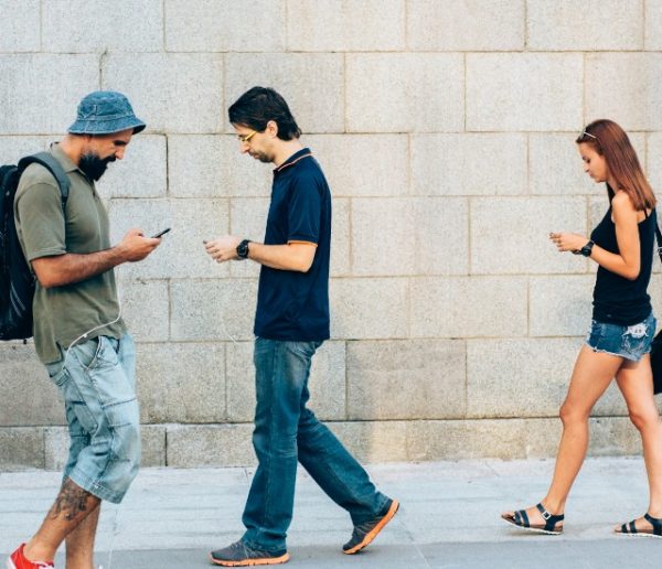 Le design social veut rendre le sourire aux gens dans la rue et les transports