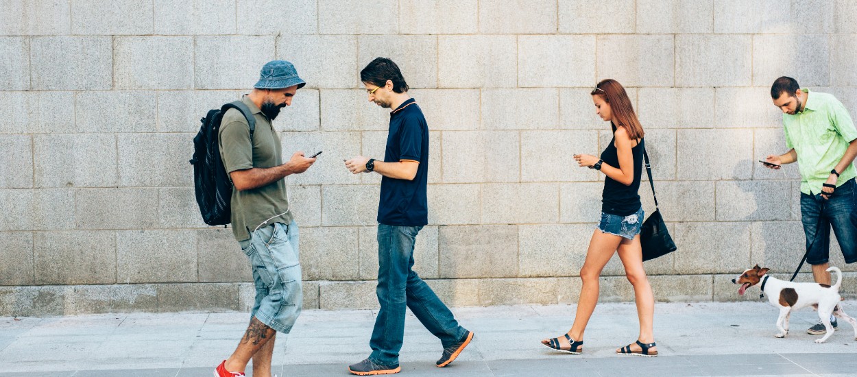 Le design social veut rendre le sourire aux gens dans la rue et les transports