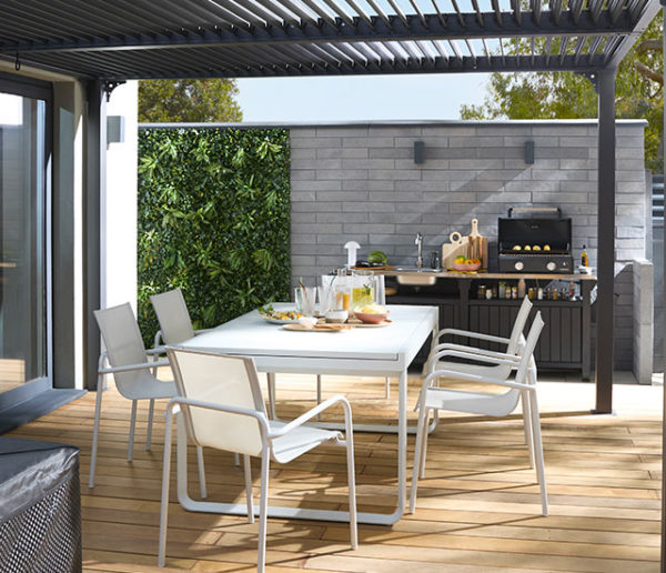 Comment aménager votre terrasse en différents espaces pour en profiter au maximum ?