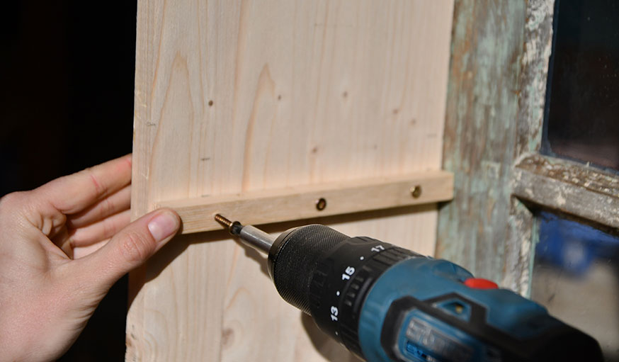 tutoriel fabriquer une vitrine à partir d'une vieille fenêtre étape 18